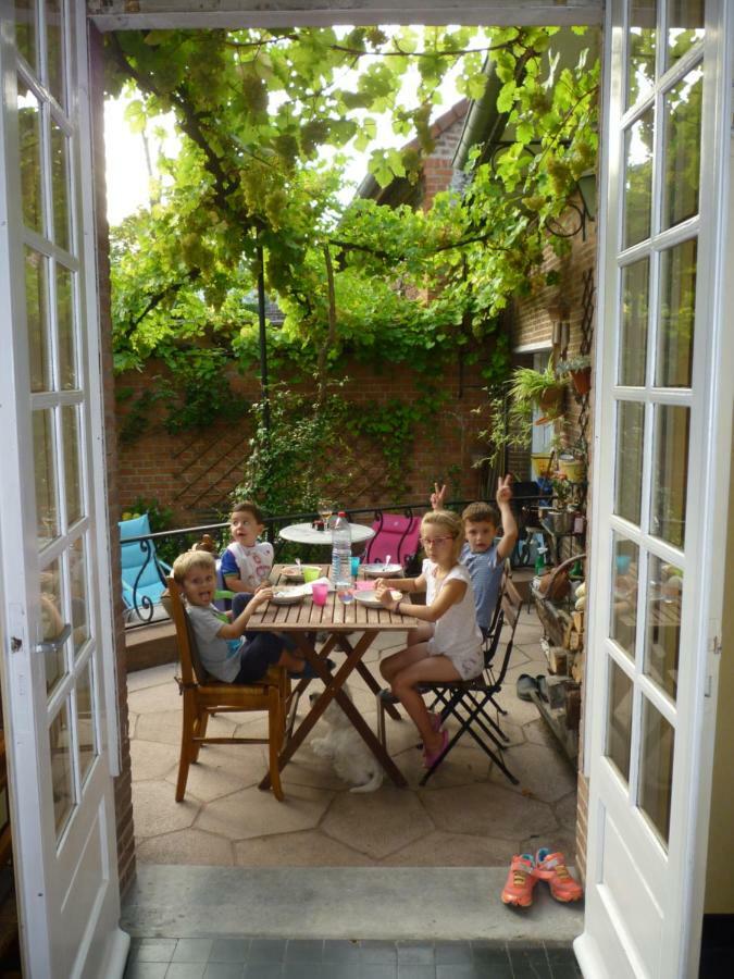 Au Vieux Cedre Bed & Breakfast Mouvaux Екстериор снимка